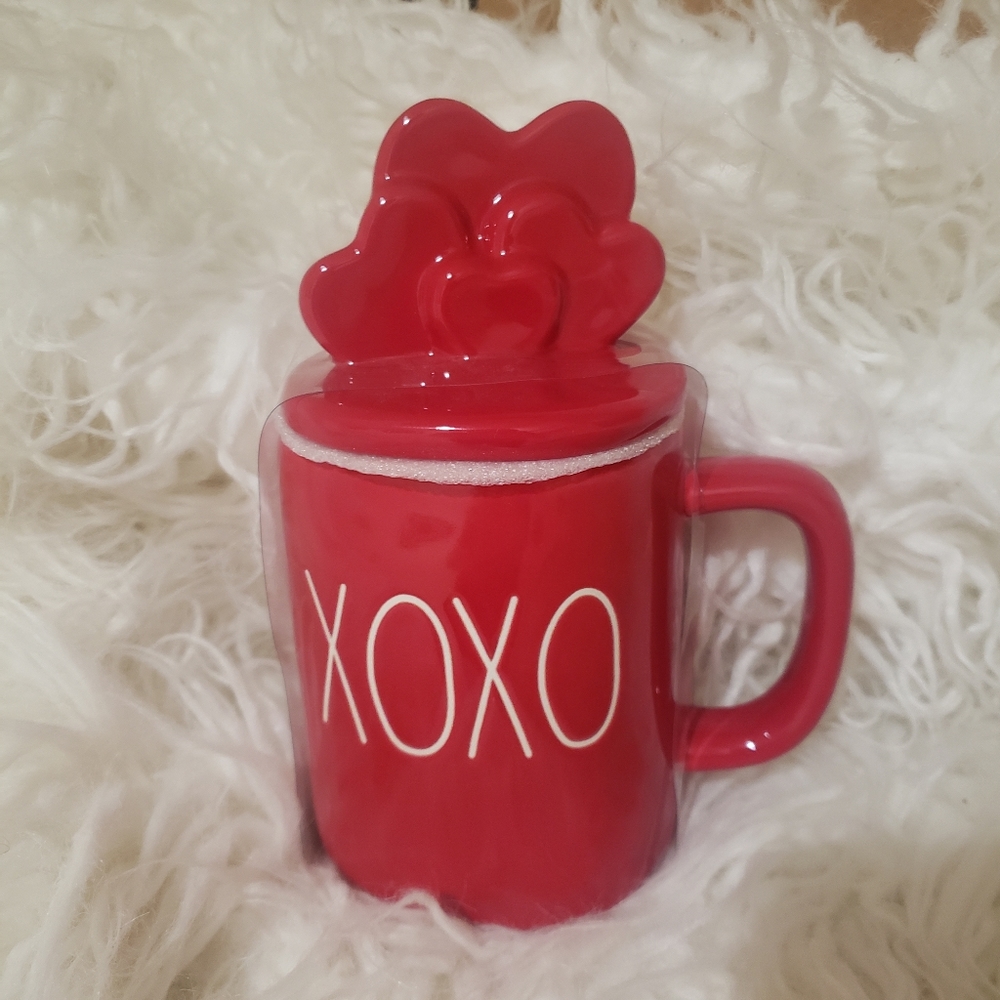 NWT Rae Dunn XOXO Hearts Topper Mug